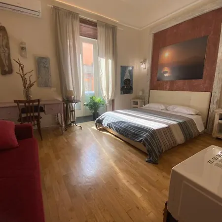Corso 211 Beds & Guest house *