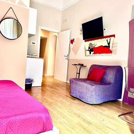 Corso 211 Beds & Pensión 4*